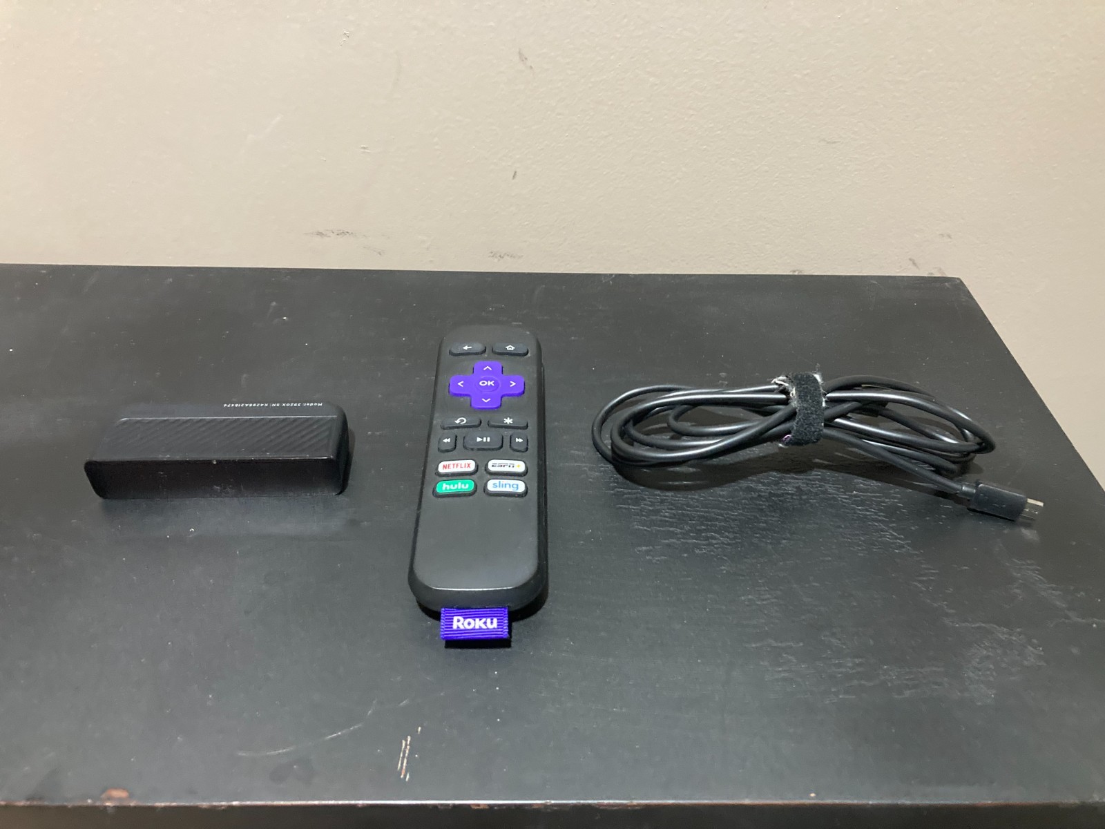 Roku Streaming Device 3920X with Remote RC-ALIR and Cable
