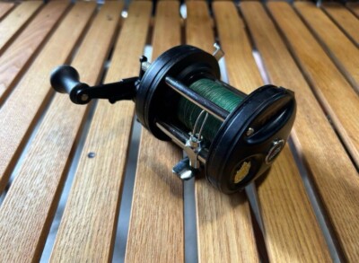 baitcaster reels hold 20lb or 30lb lines only Can I put 30 lb mono on this pole? I think the side says it's ok but I  don't want to mess up my pole. Haven't fished a baitcaster in 6 years