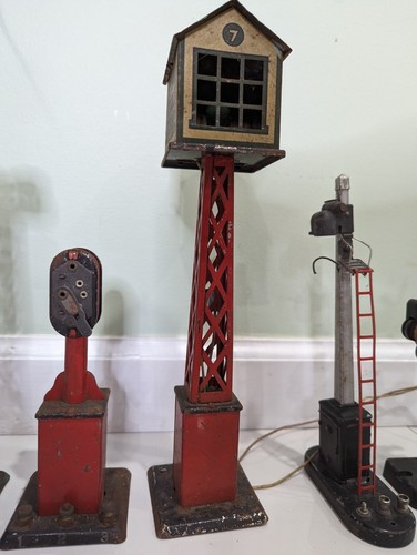 MARX & Lionel Rail Road Crossing and Light Post Train Accessories 8 PCS Bundle - Picture 2 of 11