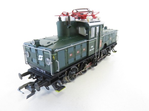 ROCO 63832 1161 012-8 Green Livery White Stripes, ÖBB Logo