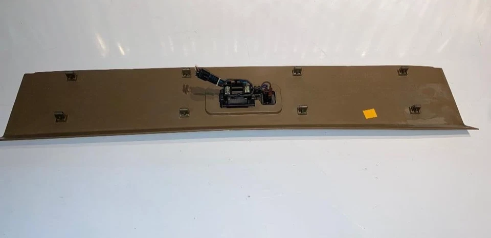 PANEL DE MOLDURA TRASERO SUPERIOR CHEVROLET BLAZER 95-97 P/N 15710767 PIEZA ORIGINAL OEM GM Foto 4 de 4