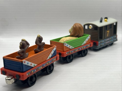 Thomas Friends Take & Play Along Diecast Train SODOR CARNIVAL TOBY, LION MONKEY - Picture 2 of 7