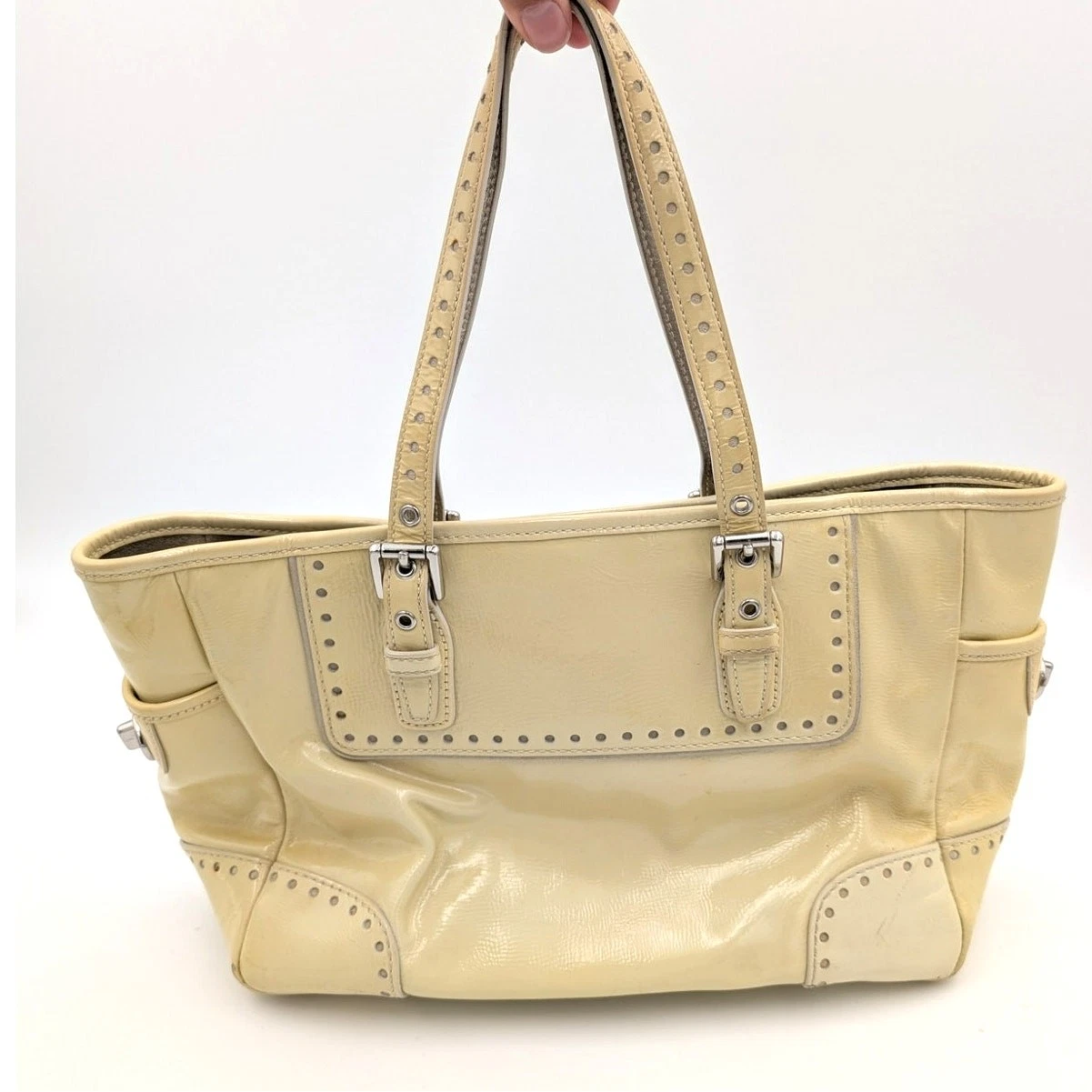 Borsa a mano Coach vintage in pelle verniciata lucida beige argento taglia unica