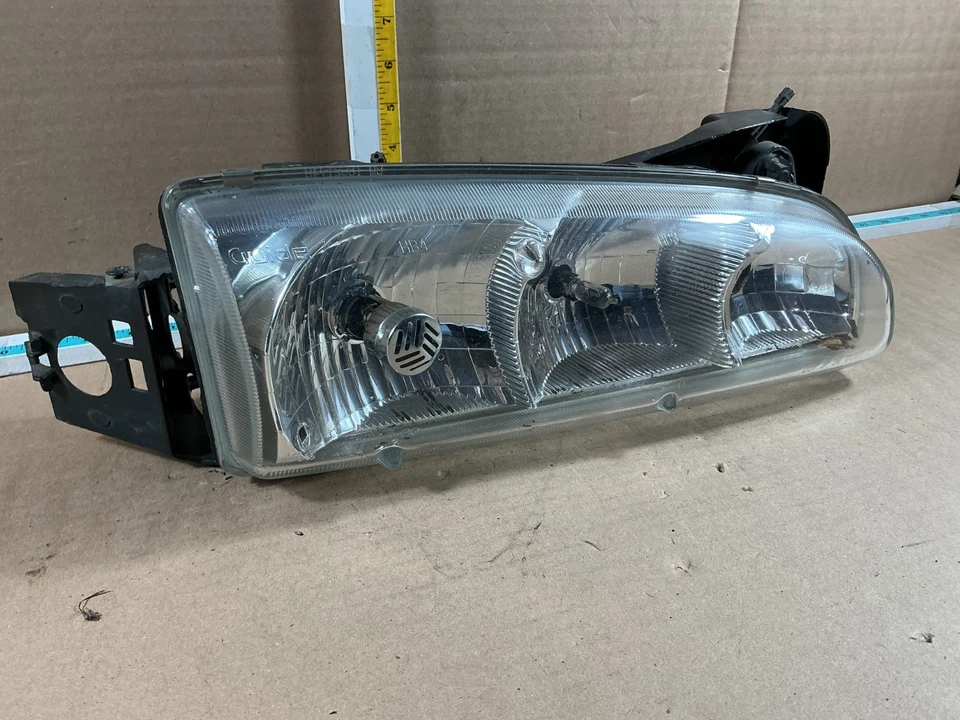 Farol dianteiro direito do passageiro 1996-1999 Pontiac Bonneville 16521752 - Imagem 3 de 4