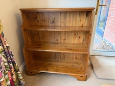 Ducal Victoria Solid Pine 3-Shelf Bookcase | Antique Pine finish | Pre-owned 