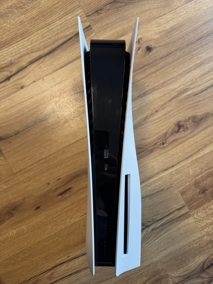 Sony PlayStation 5, foto 3 di 5