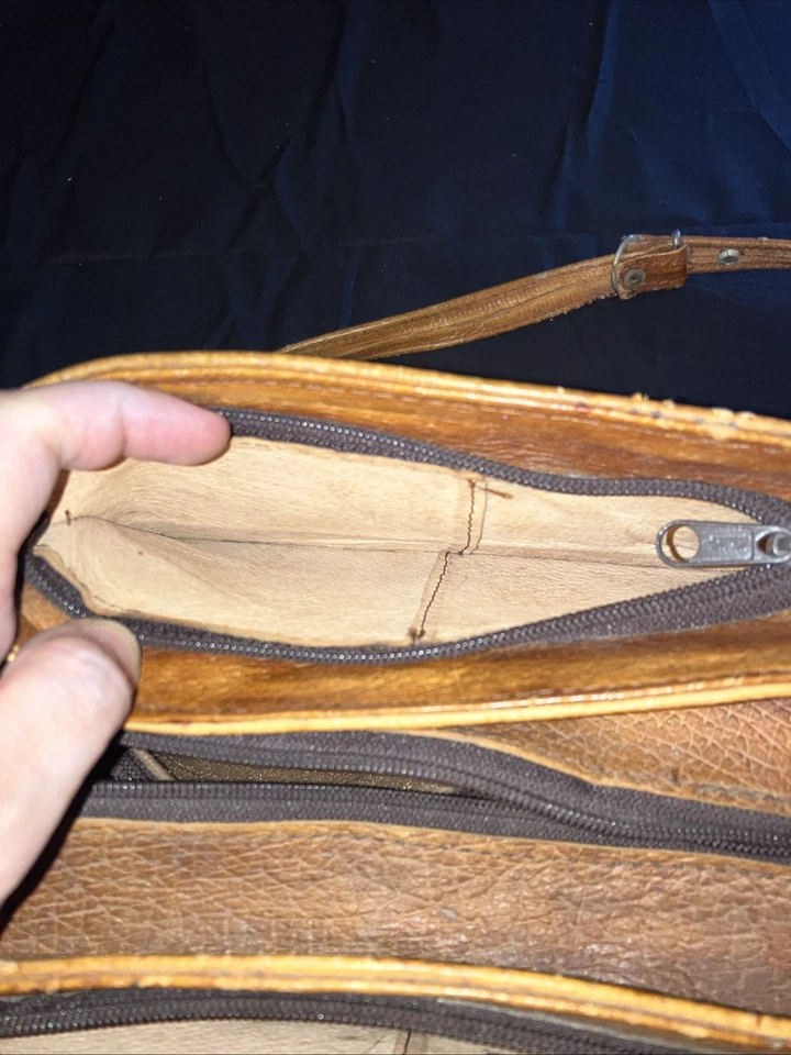 Bolso de Mano Cartera de Cuero Vintage Años 70 Grabado Rosas Multi Bolsillo Hecho en México Foto 4 de 4