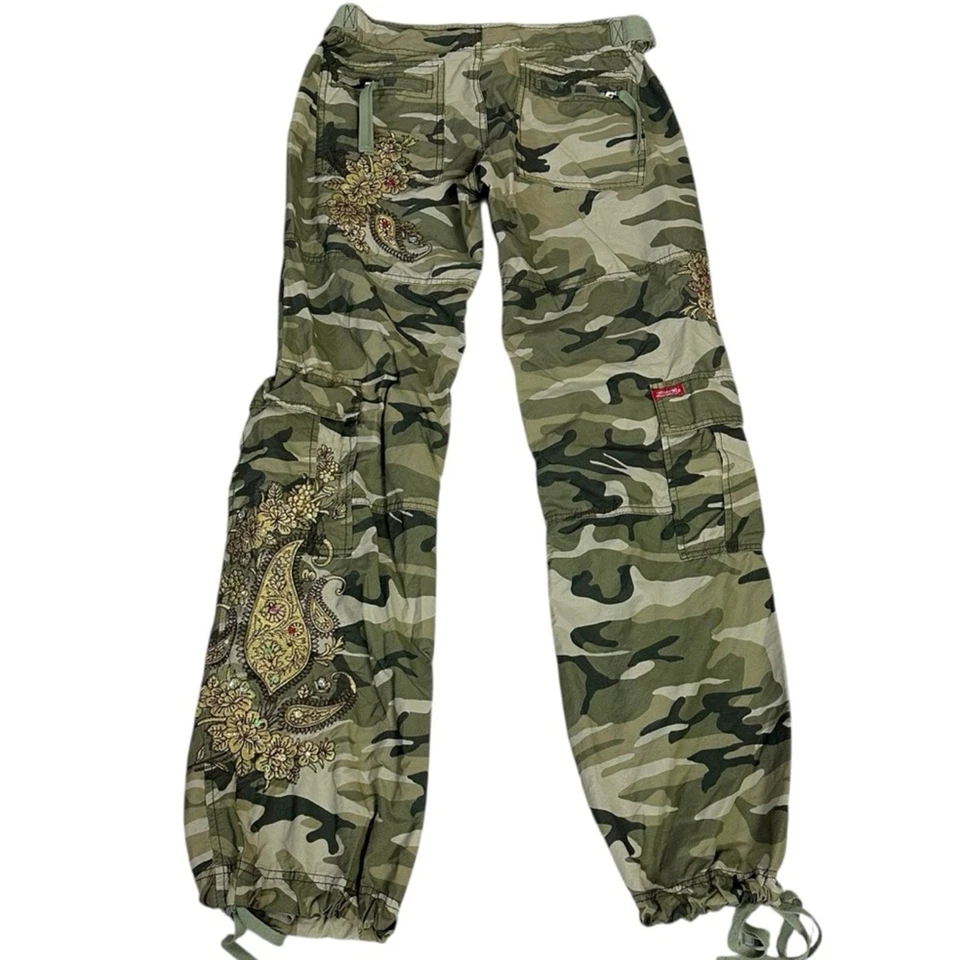 Pantalones cargo vintage Y2K Miss Me tiro bajo camuflados florales bordados talla pequeña Foto 3 de 4