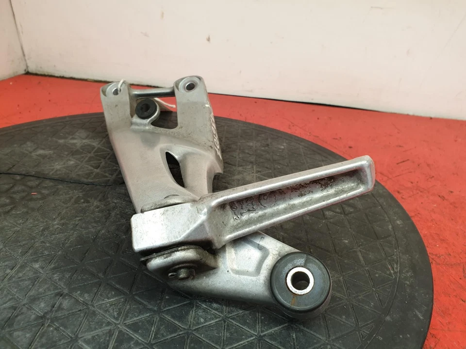HONDA CBR 1100 XX LEFT PILLION FOOTREST 1996 50730KT7761 - Image 2 of 4