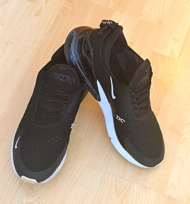 Nike Air Max 270 Herren Sneaker EU 46 Schwarz/Weiß Low Top Schnürung