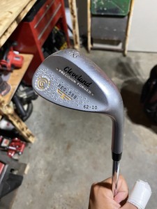 62 degree left handed wedge