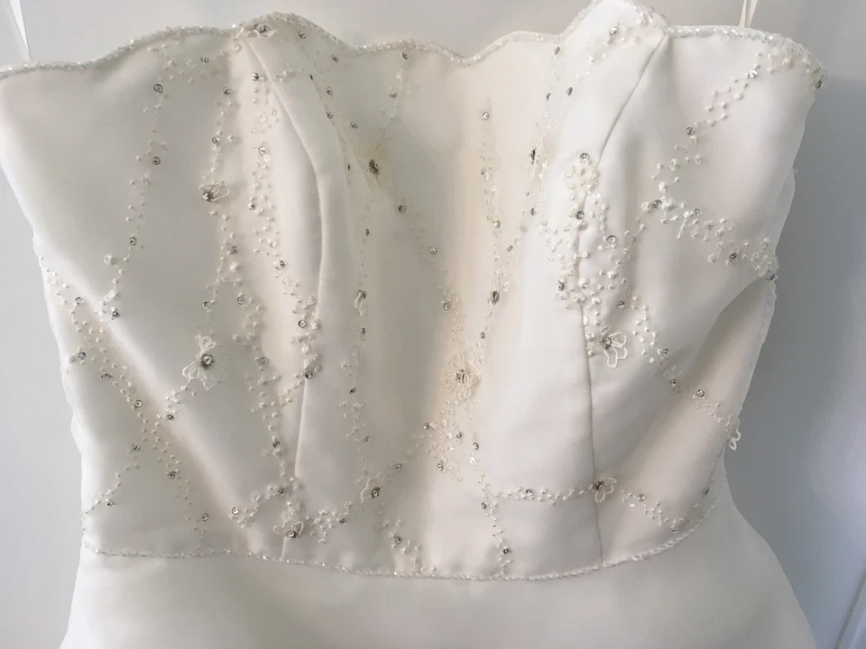 Vestido formal de novia de boda CASABLANCA; marfil con tren capilla; estilo C1706; talla 8 Foto 3 de 4