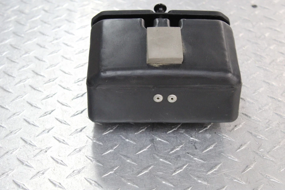 1985 SUZUKI GS550ESF CAIXA DE FERRAMENTAS KIT CHAVE CONJUNTO SUPORTE CARENAGEM DE BOLSO - Imagem 4 de 4