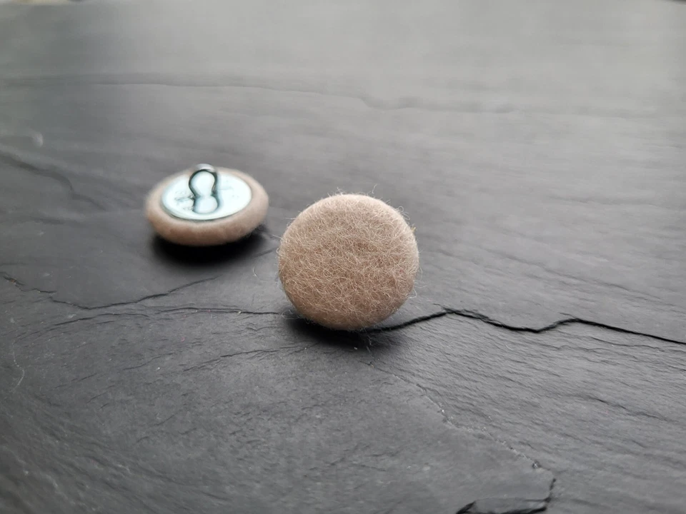 Pale Pink 100% Wool Felt Covered Buttons 14, 19, 23, 25 or 31mm in 85 colours - Image 4 of 4