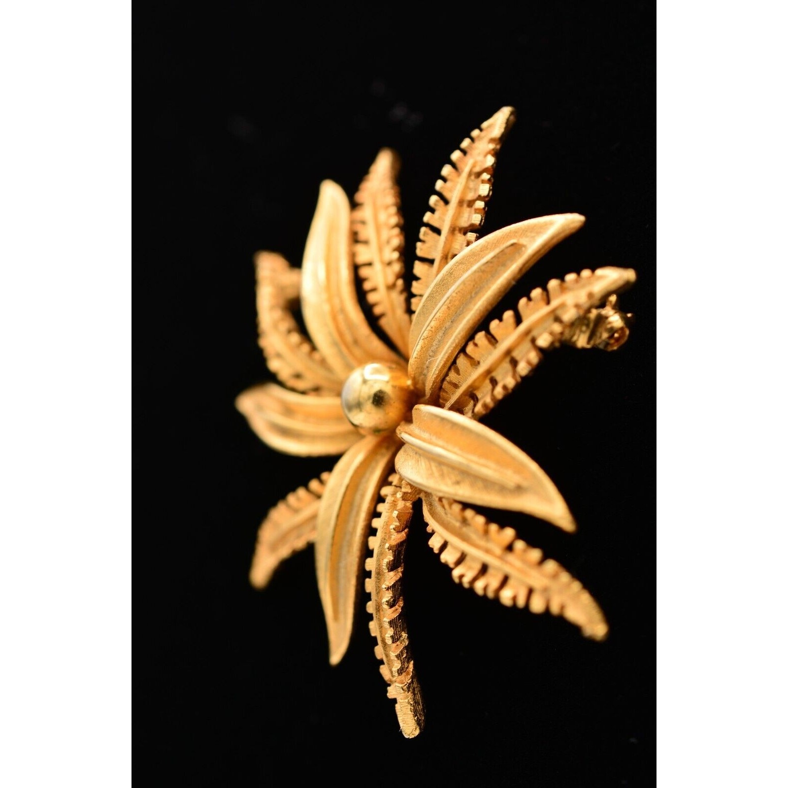 PIM Vintage Flower Pin Brooch Brushed Gold Matte Petals Signed 1980s 80s BinAT