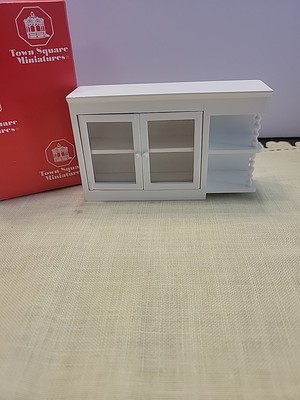 Town Square Miniatures Kitchen Island 1:12.     