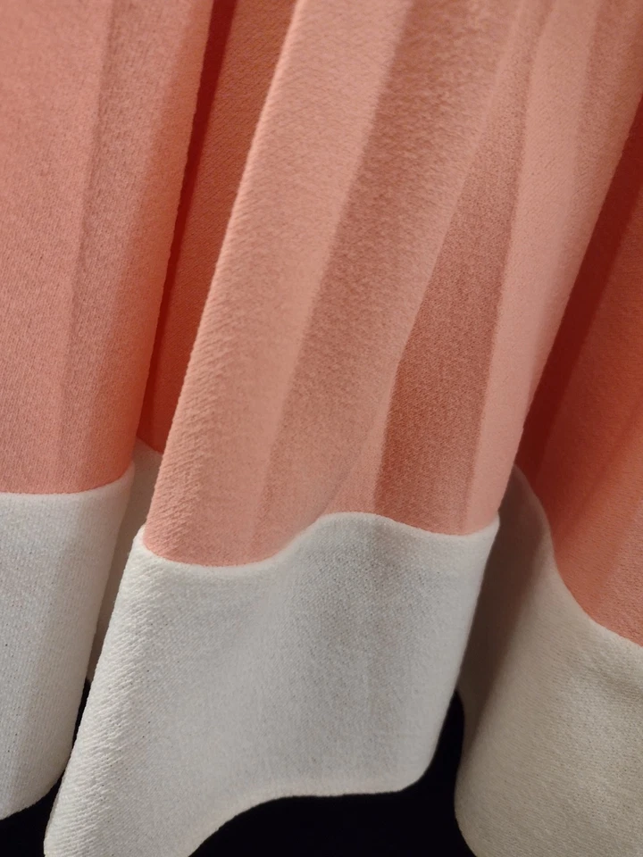 Vestido plisado coral brillante años 60 con bordado, polietileno elástico, cremallera metálica, S/M Foto 4 de 4