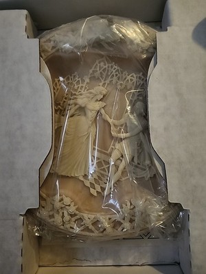 Shakespearean Lovers ''Hamlet & Ophelia'' Collectors Plate Incolay Studios 1989