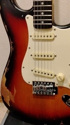 Fender Stratocaster Sunburst Electric Guitar 6-String Right-Handed 21 Frets