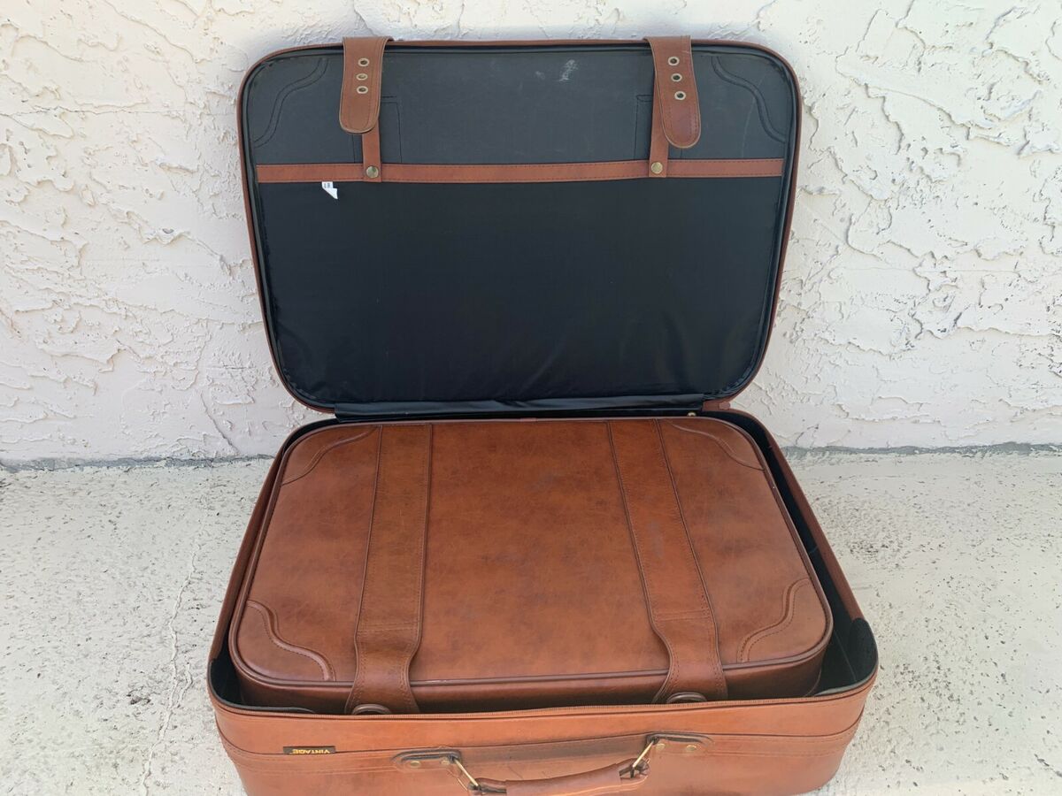 Luggage Vintage Brand Soft Case W/Straps Stackable 2 pc 26 Luggage Vintage Brand Soft Case W/Straps Stackable 2 pc 26