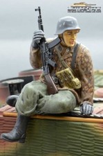 Figur 1/16 Soldat WW2 Erbsentarn deutscher Tank Rider StG 44 Wehrmacht F1021