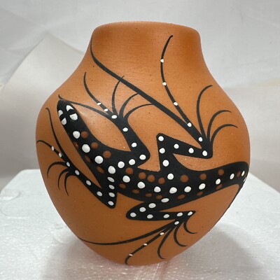 Zuni Pottery Deldrick Lorenda Cellicion Lizard Native American