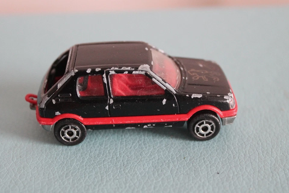 Coche diecast diecast de juguete Majorette 3"" PEUGEOT 205 GTi NEGRO DE COLECCIÓN No: 281 escala 1/53 Foto 2 de 4