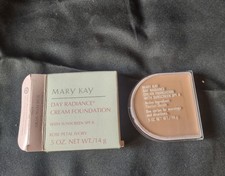 Mary Kay Day Radiance Cream Foundation SPF 8 ...