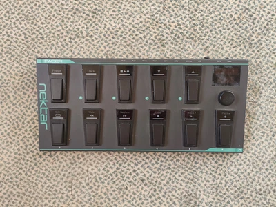 Controlleur MIDI à pied Nektar PACER en très bonne état - Photo 1/3