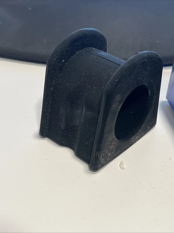 85 86 87 88 89 90 99 Chevrolet GMC P30 P3500 NOS buje barra estabilizadora delantera Foto 3 de 4