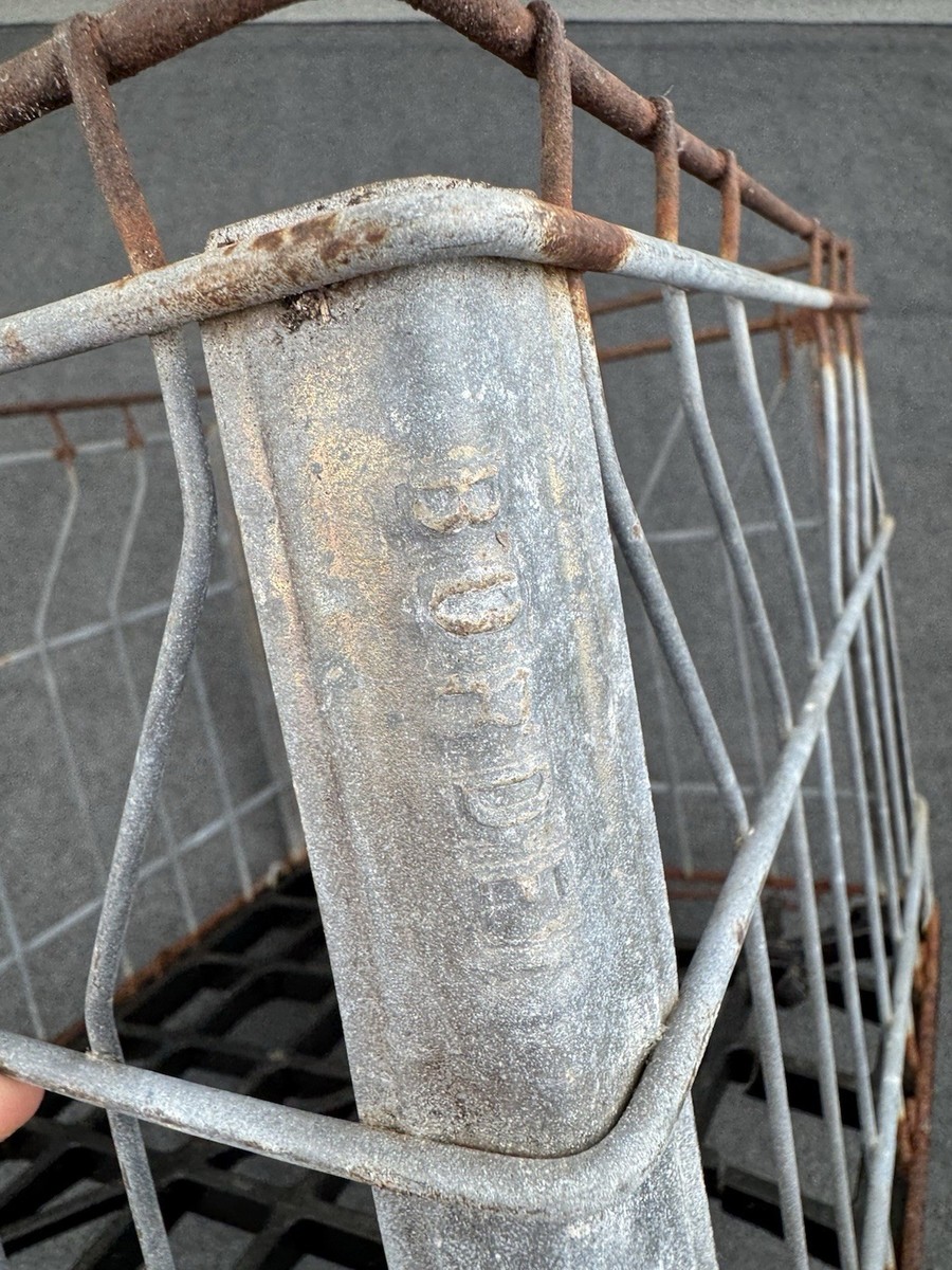 Vintage Metal Milk Crate Borden Dairy Wire Milk Box Carrier