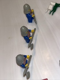 6- 1978 Lego Yellow Castle Knight Minifigure Purple Sticker Crown RARE 375 6075