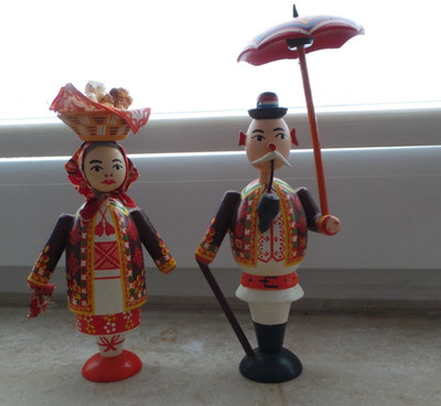 Russische Trachtenfiguren Vintage Holzfiguren USSR Mann + Frau handmade Holz