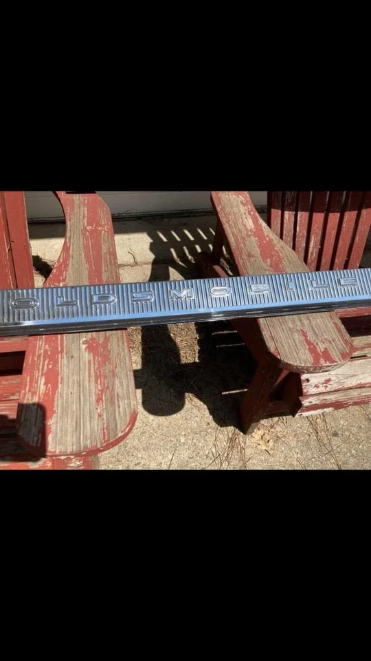 Nuevo de Lote Antiguo 1963 Oldsmobile Super 88 panel trasero moldura 63 Olds 4876174 Foto 3 de 4