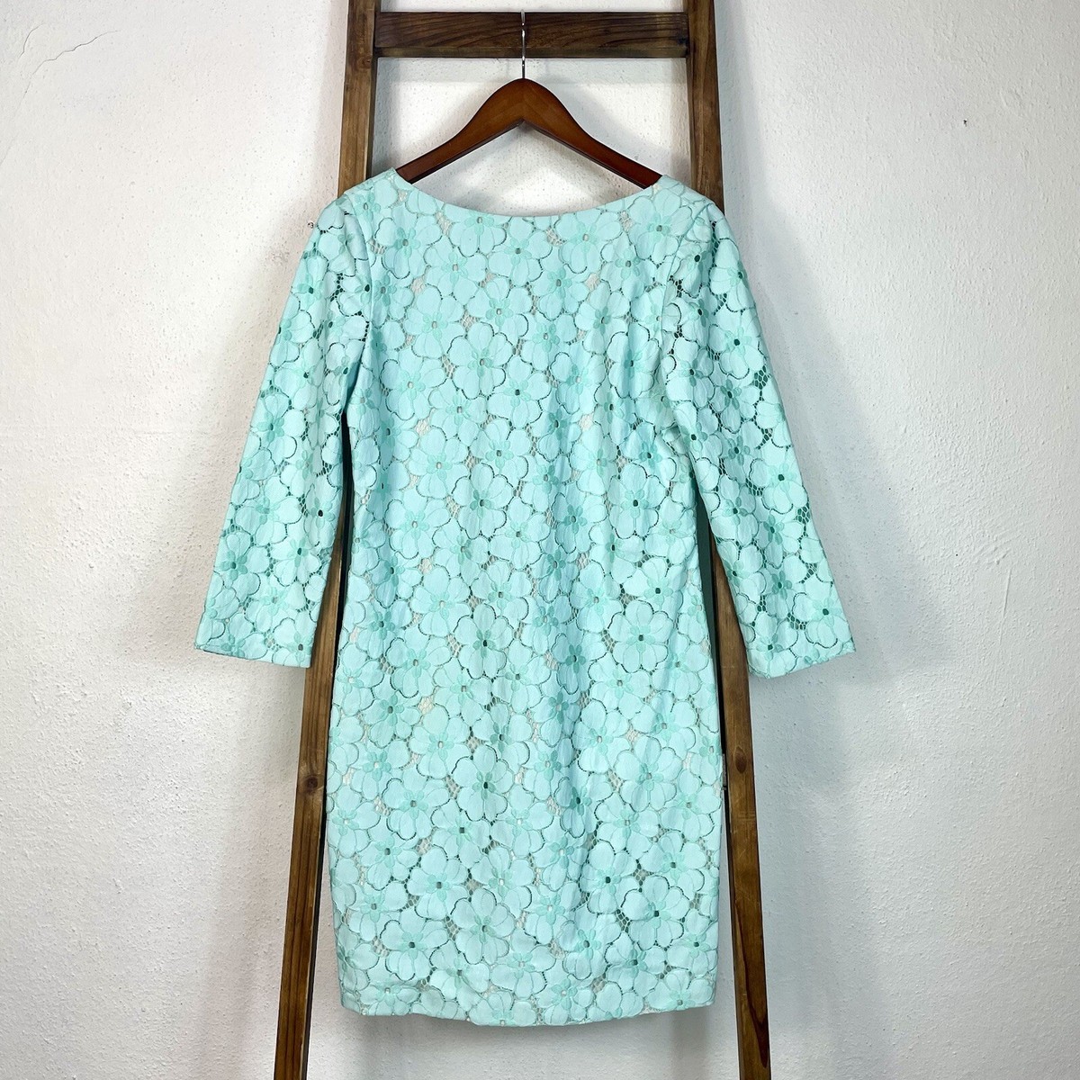 diane von furstenberg green lace dress Diane Von Furstenberg, Julian Green Graphic Print Silk Wrap Dress Size –  pennypincherboutique main image 0