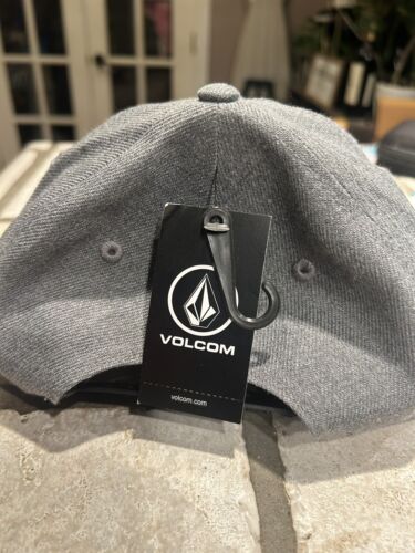 MENS VOLCOM GRAY SNAPBACK ADJUSTABLE HAT CAP ONE SIZE - Picture 2 of 3