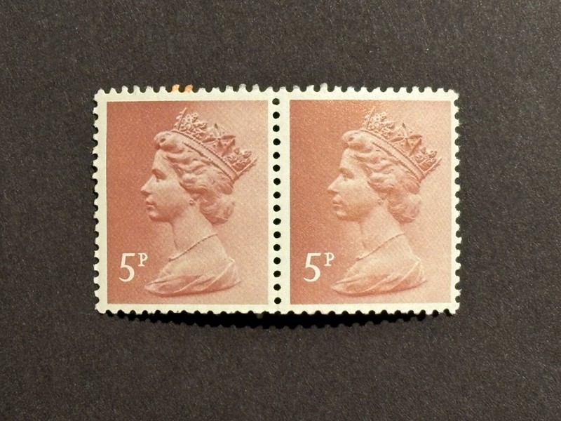 Queen Elizabeth II 5p (1986) Stamp - MNG OG - GB 1986 C867 5p Claret