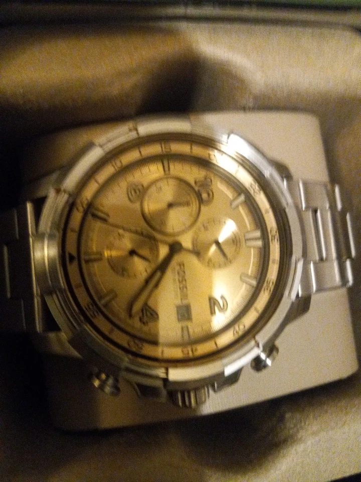 Preowned  Stainless Steel Fossil Mens Watch. New Battery Installed, Works Great - Image 2 of 4
