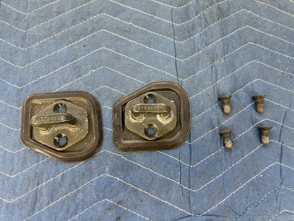 Volvo 940 740 1992-1995 camioneta solo par de cierre de pestillo de asiento trasero OEM #3172EM Foto 2 de 4