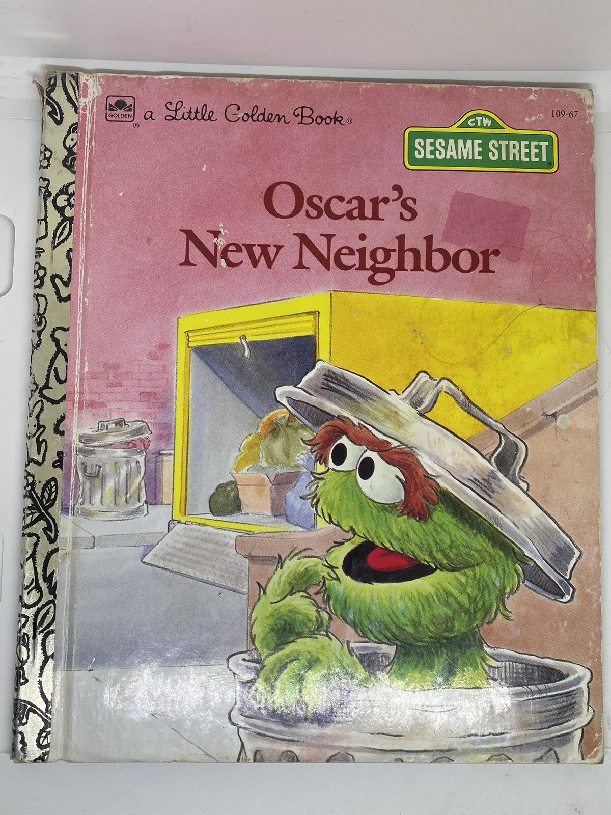 A Little Golden Book Oscar's New Neighbor 1992 Sesame Street Muppets /