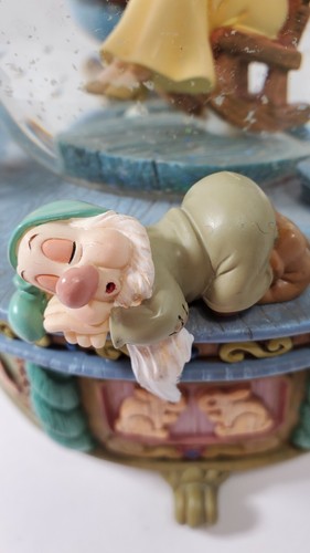 Disney Resorts Snow White and the Seven Dwarfs Animated Musical Water Snow Globe - Picture 6 of 12