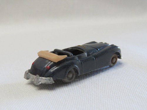 Pair Vintage HO Plastic Cars 30-40's Sedan & Convertible Made in Hong Kong - Picture 7 of 13