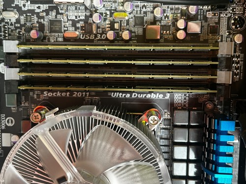 GIGABYTE Server GA-X79-UD5 Intel X79 LGA 2011 I7 3930K 6*3.2GHz 64GB 8TB 500GB - Picture 15 of 15