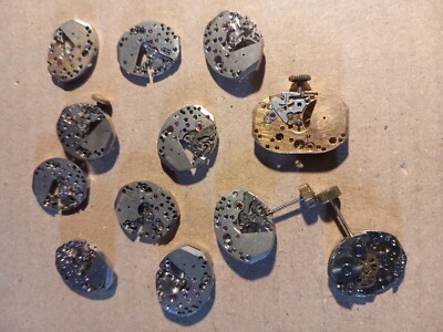 Lot de 12 mouvements de montres mécaniques Incomplets
