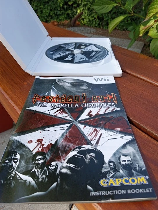 Resident Evil: The Umbrella Chronicles (Nintendo Wii, 2007) CIB Capcom - Image 3 of 4