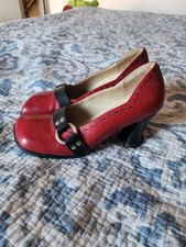 JOHN FLUEVOG CHOICE HI RED VANNY PUMPS 8.5 HEELS LEATHER PIN-UP SHOES