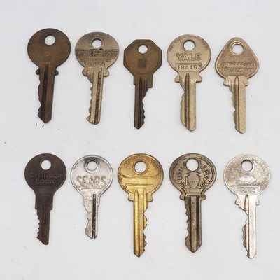 Lot of 10 Padlock Lock Keys