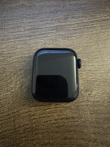 Apple Watch SE (2nd Generation) 40mm Aluminum Case with Sport Band - Midnight - Afbeelding 3 van 6