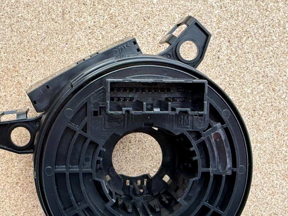 Reloj Cadillac XT6 2021-2024 RESORTE OEM 84532292 Foto 2 de 4