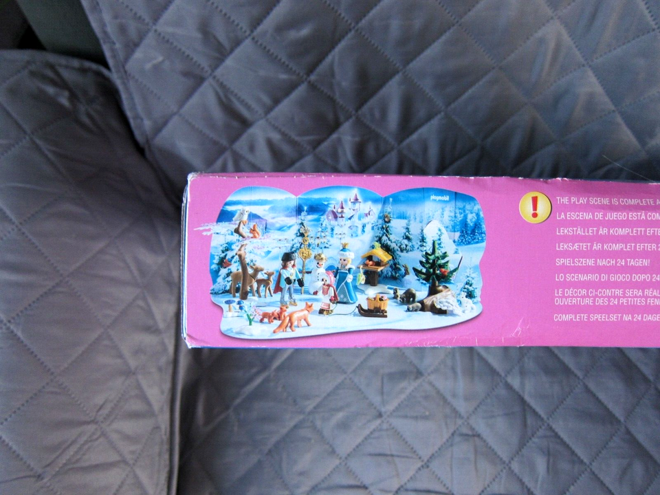 PLAYMOBIL ROYAL ICE SKATING PLAY SET ADVENT CALENDAR. NEW BOXED